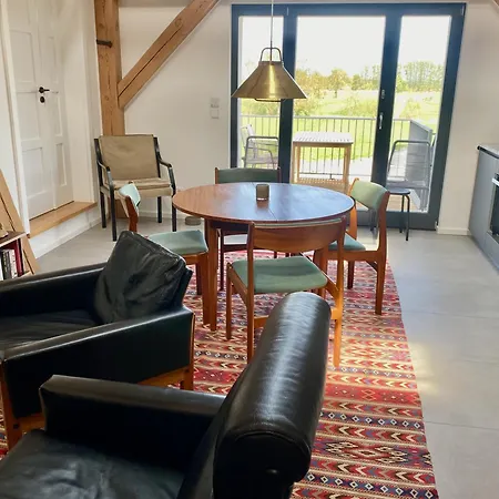 Apartment Landloft Linum - Ausgebaute Scheune Mit Blick Ins Vogelschutzgebiet, Kamin, Luxusausbau, Handverlesene Midcentury Moebel & Kunst *